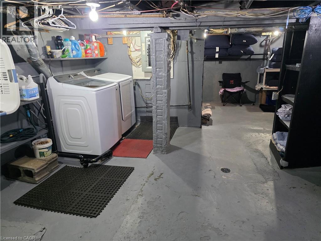 51 Beach Road, Hamilton, ON - Indoor Photo Showing Laundry Room