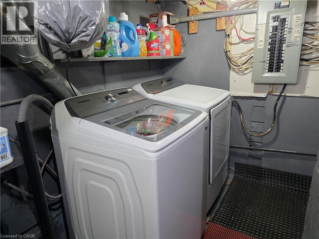 51 Beach Road, Hamilton, ON - Indoor Photo Showing Laundry Room