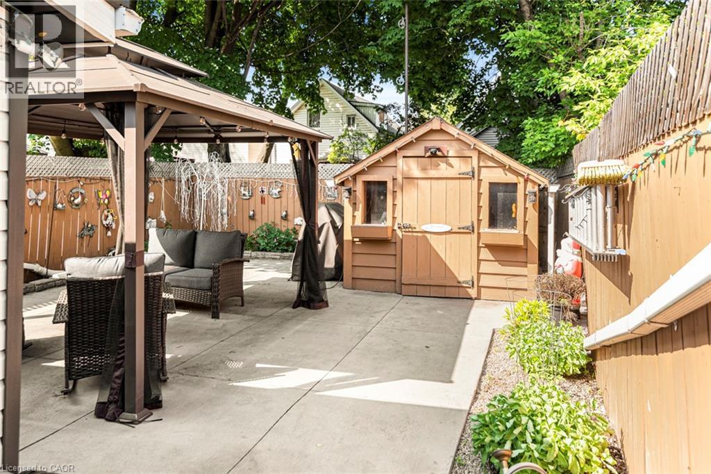 51 Beach Road, Hamilton, ON - Outdoor