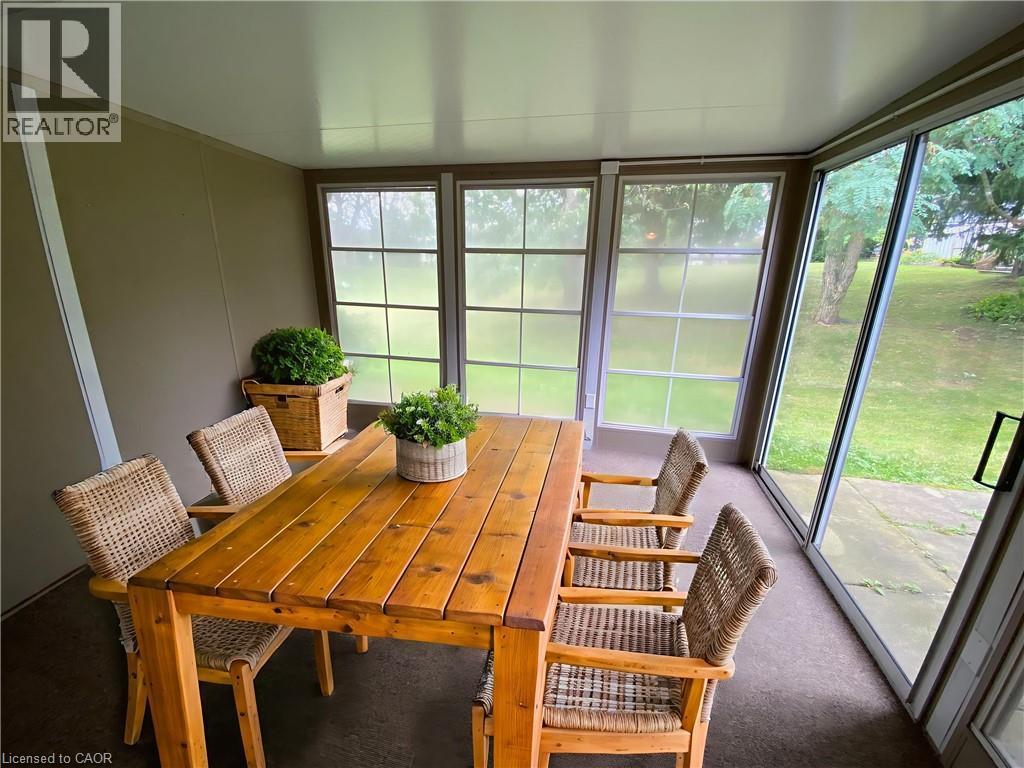 13 Szollosy Circle, Hamilton, ON - Indoor Photo Showing Dining Room
