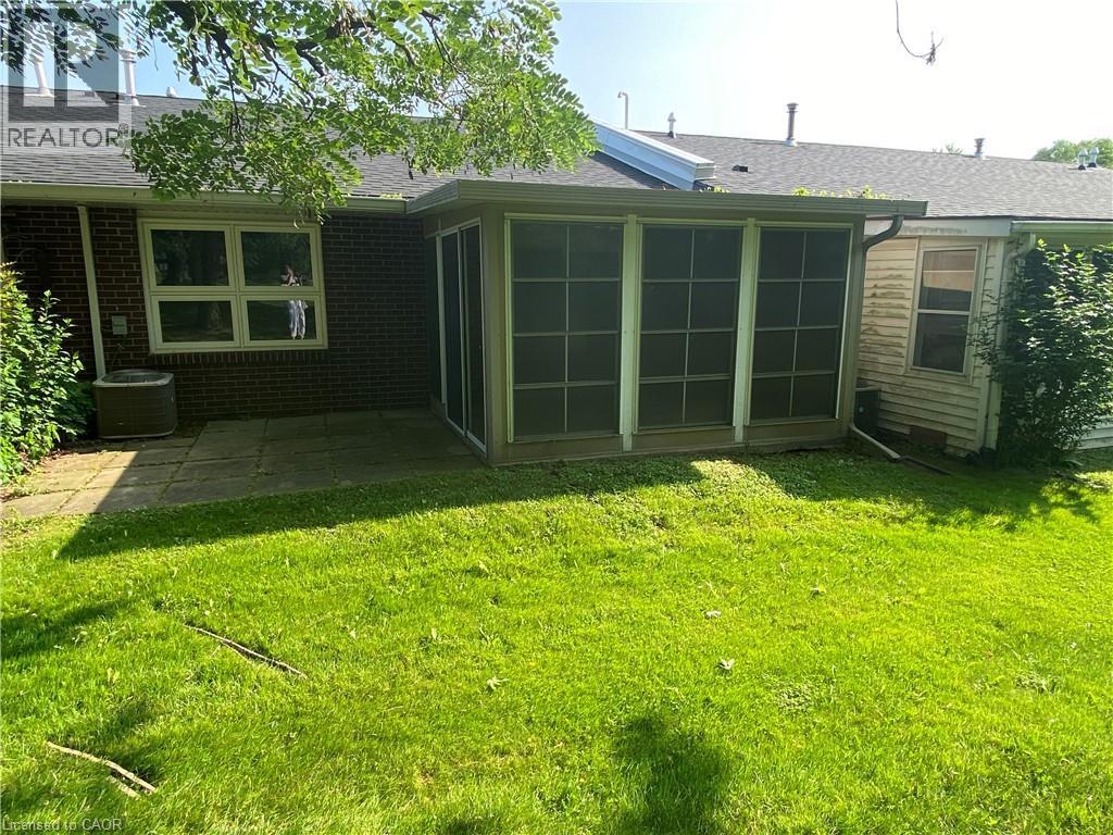 13 Szollosy Circle, Hamilton, ON - Outdoor