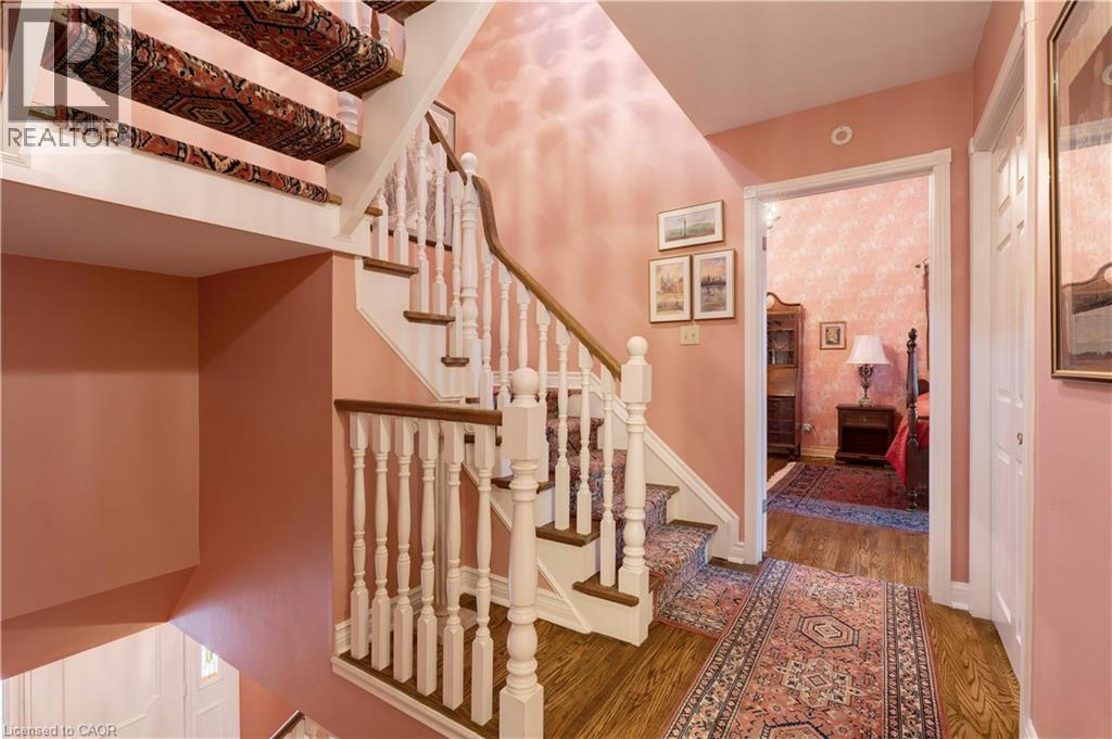 238 Penn Drive, Burlington, ON - Indoor Photo Showing Other Room