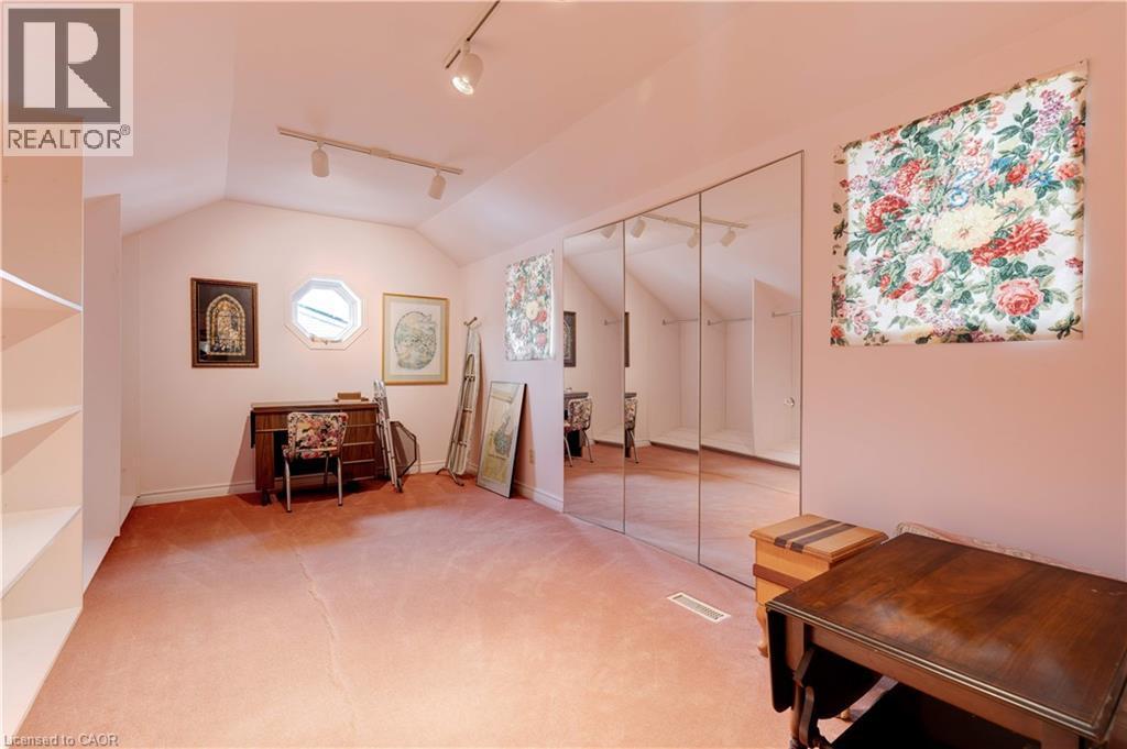 238 Penn Drive, Burlington, ON - Indoor Photo Showing Other Room