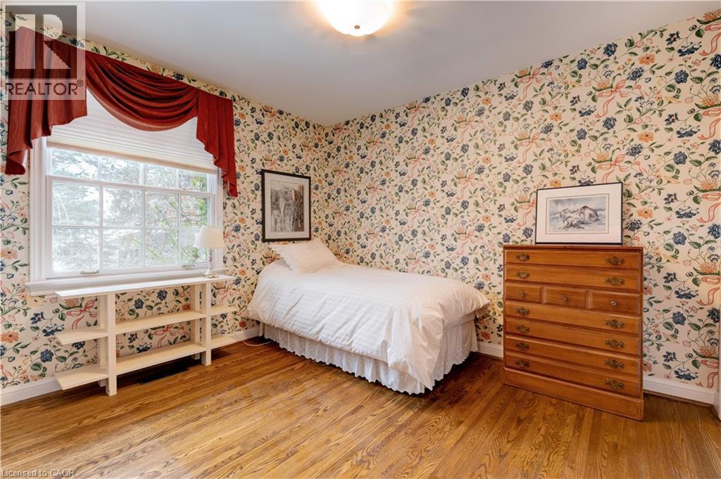 238 Penn Drive, Burlington, ON - Indoor Photo Showing Bedroom