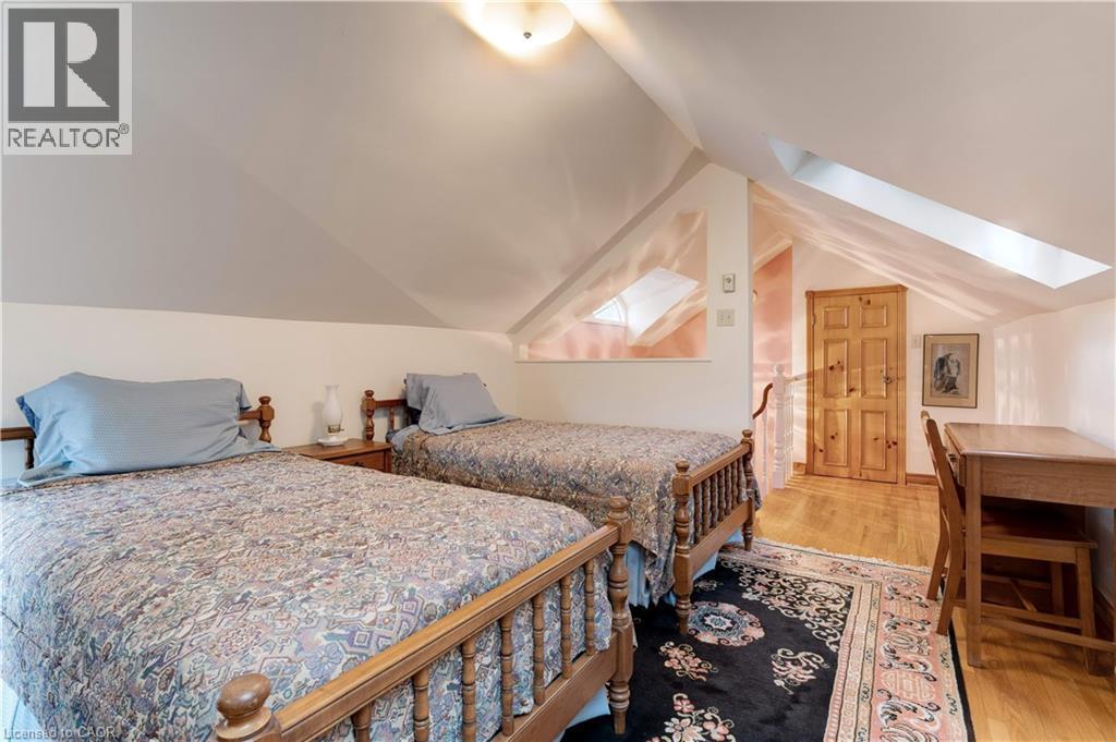 238 Penn Drive, Burlington, ON - Indoor Photo Showing Bedroom