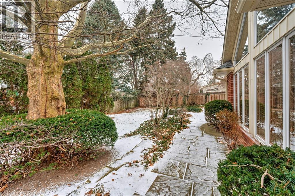 238 Penn Drive, Burlington, ON - Outdoor