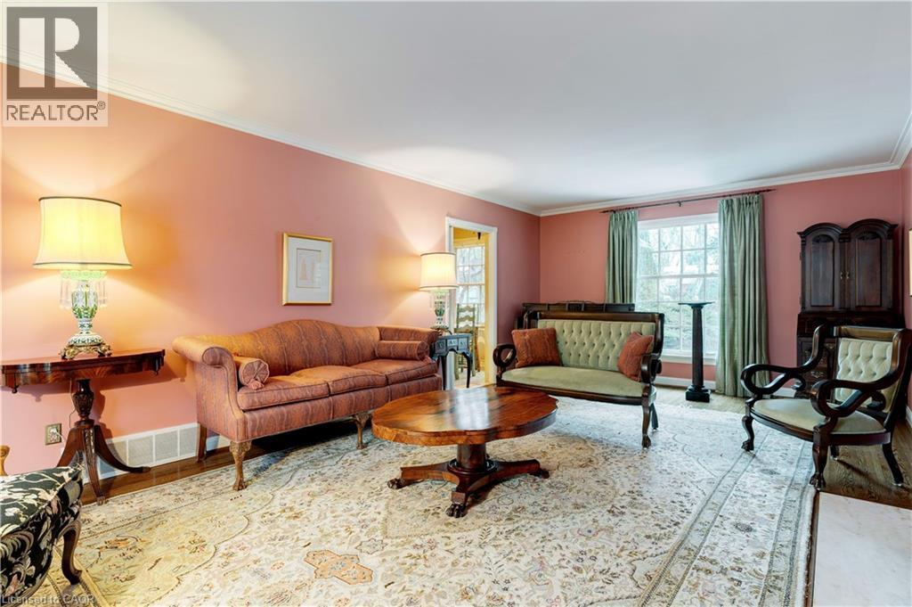 238 Penn Drive, Burlington, ON - Indoor Photo Showing Living Room