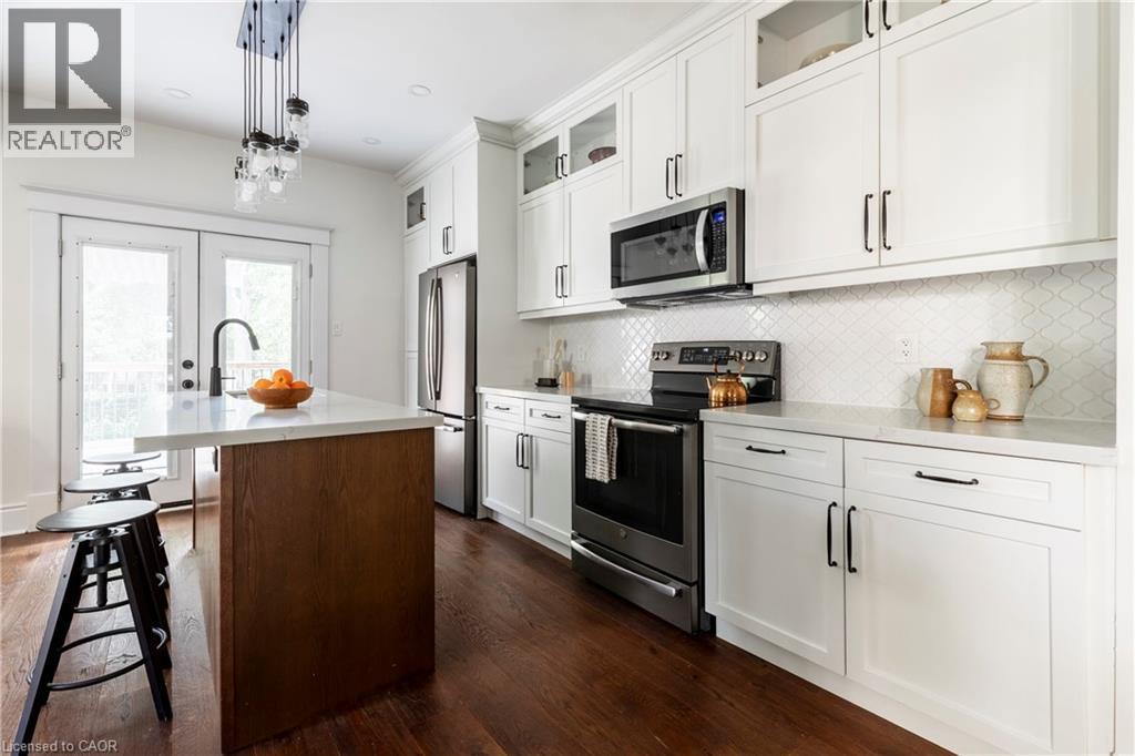 27 Cliff Avenue, Hamilton, ON - Indoor Photo Showing Kitchen With Upgraded Kitchen