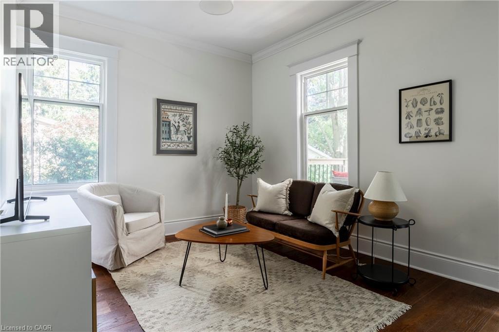 27 Cliff Avenue, Hamilton, ON - Indoor Photo Showing Living Room