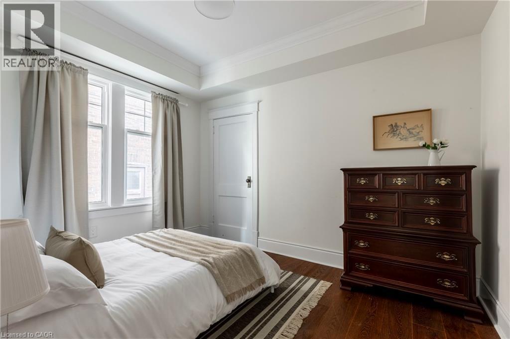 27 Cliff Avenue, Hamilton, ON - Indoor Photo Showing Bedroom