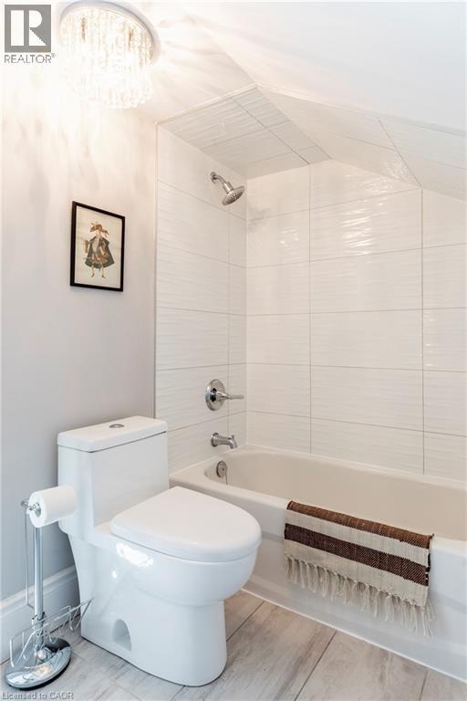 27 Cliff Avenue, Hamilton, ON - Indoor Photo Showing Bathroom