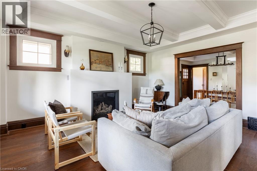 27 Cliff Avenue, Hamilton, ON - Indoor Photo Showing Living Room With Fireplace