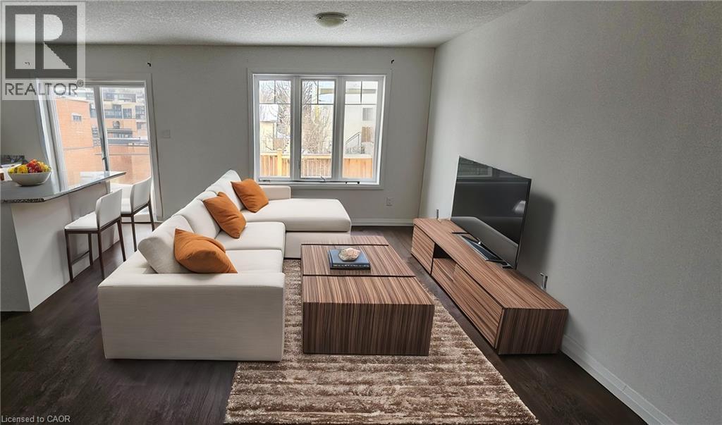 24 Morrison Road Unit# D11, Kitchener, ON - Indoor Photo Showing Living Room