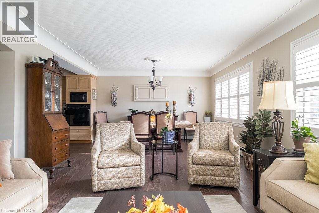 858 King Street W, Hamilton, ON