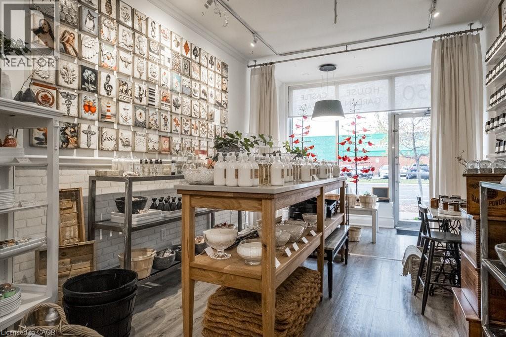 858 King Street W, Hamilton, ON