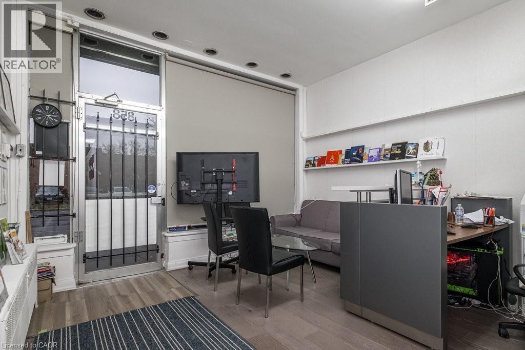 858 King Street W, Hamilton, ON