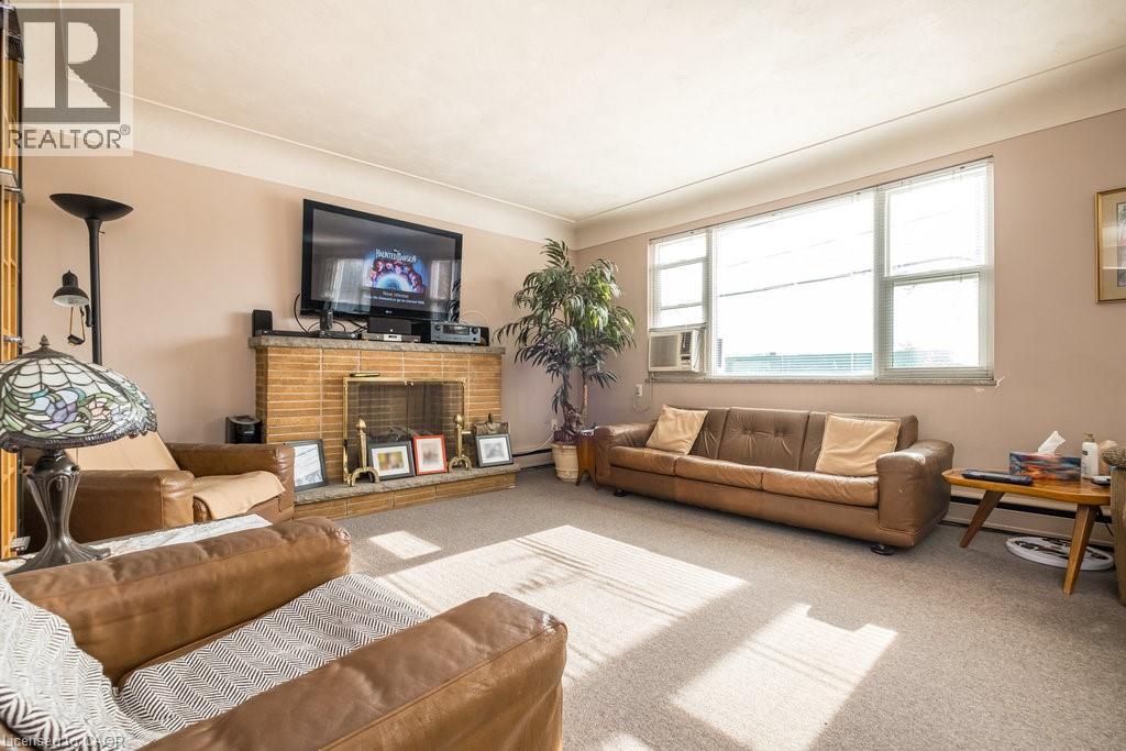 858 King Street W, Hamilton, ON