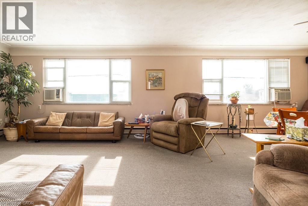 858 King Street W, Hamilton, ON