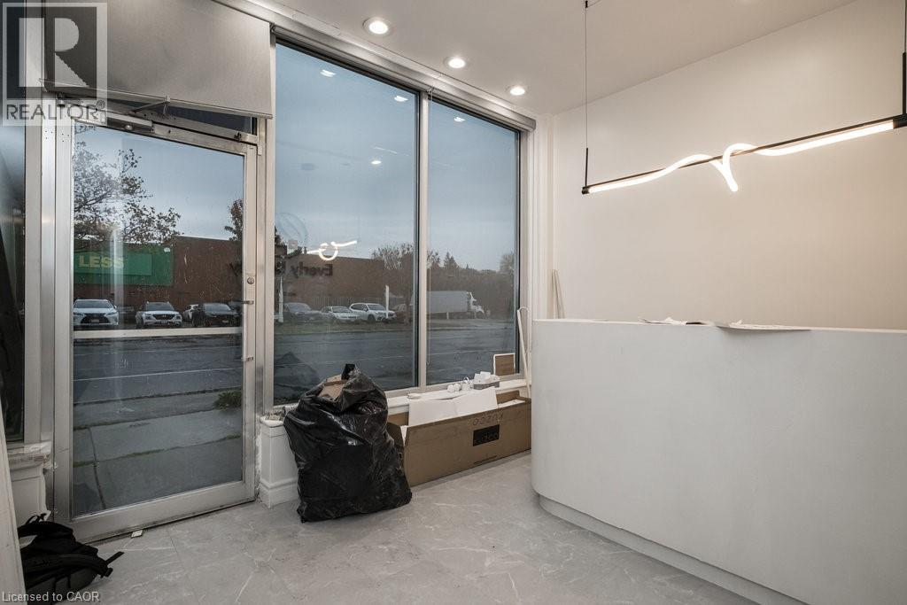 858 King Street W, Hamilton, ON