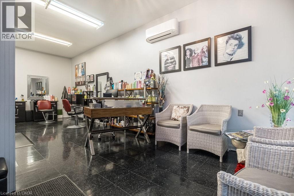 858 King Street W, Hamilton, ON