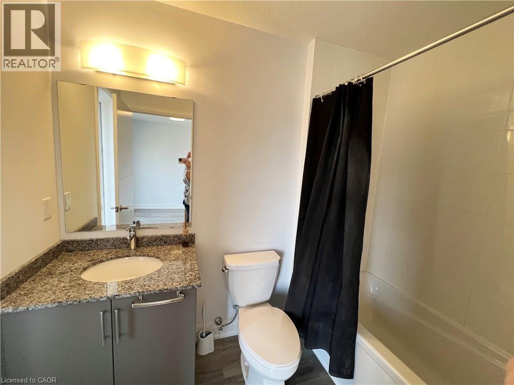 20 Steele Crescent, Guelph, ON - Indoor Photo Showing Bathroom
