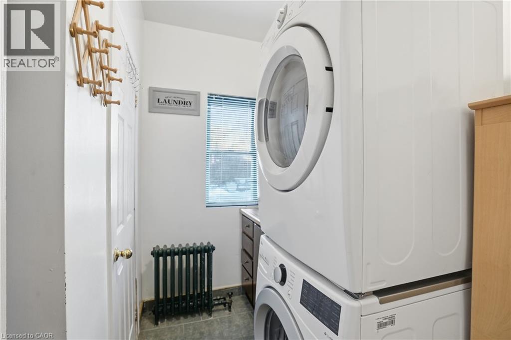 Main floor laundry room with counter and sink! - 81 Simcoe Street E, Hamilton, ON - Indoor Photo Showing Laundry Room