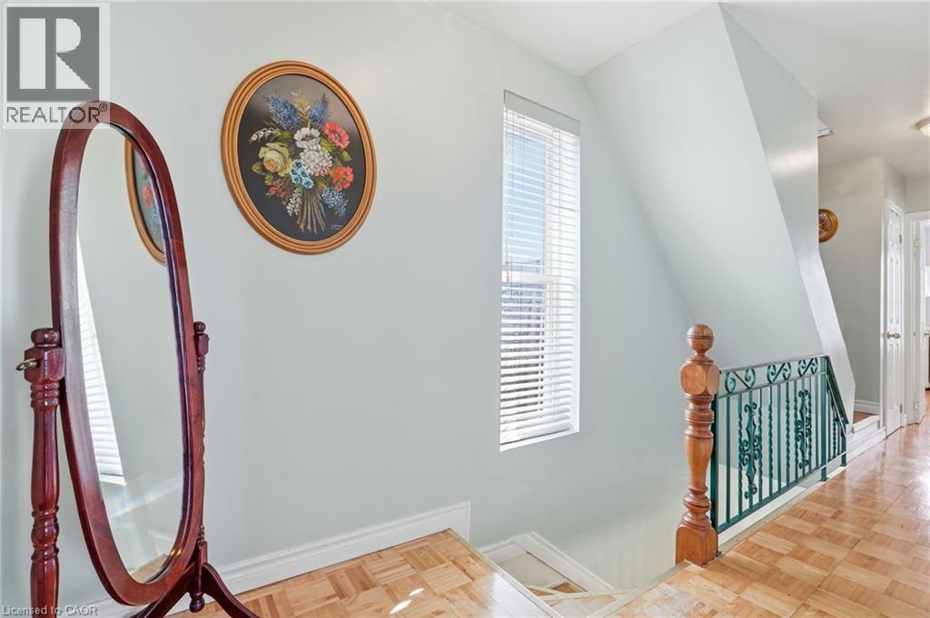 81 Simcoe Street E, Hamilton, ON - Indoor Photo Showing Other Room