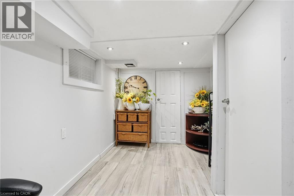 Bonus room for office, craft room or extra storage! - 81 Simcoe Street E, Hamilton, ON - Indoor Photo Showing Other Room