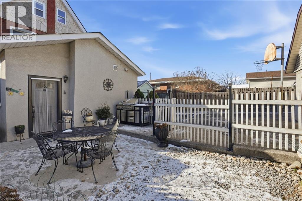 81 Simcoe Street E, Hamilton, ON - Outdoor With Deck Patio Veranda