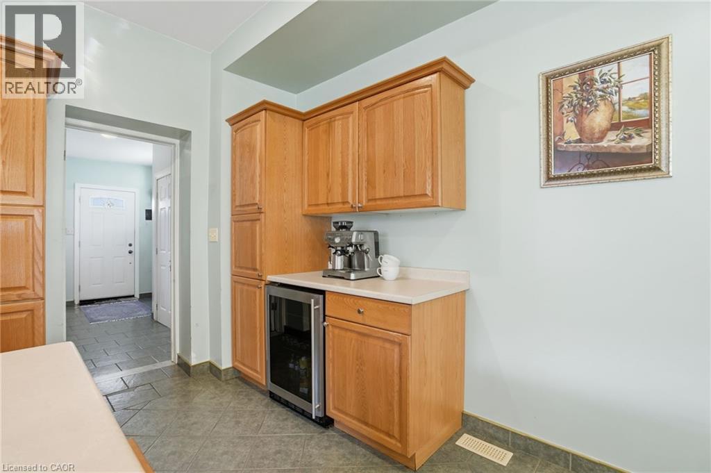 81 Simcoe Street E, Hamilton, ON - Indoor Photo Showing Other Room