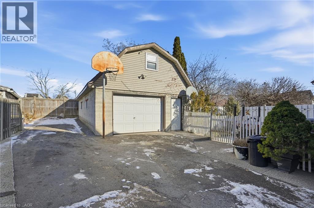 81 Simcoe Street E, Hamilton, ON - Outdoor