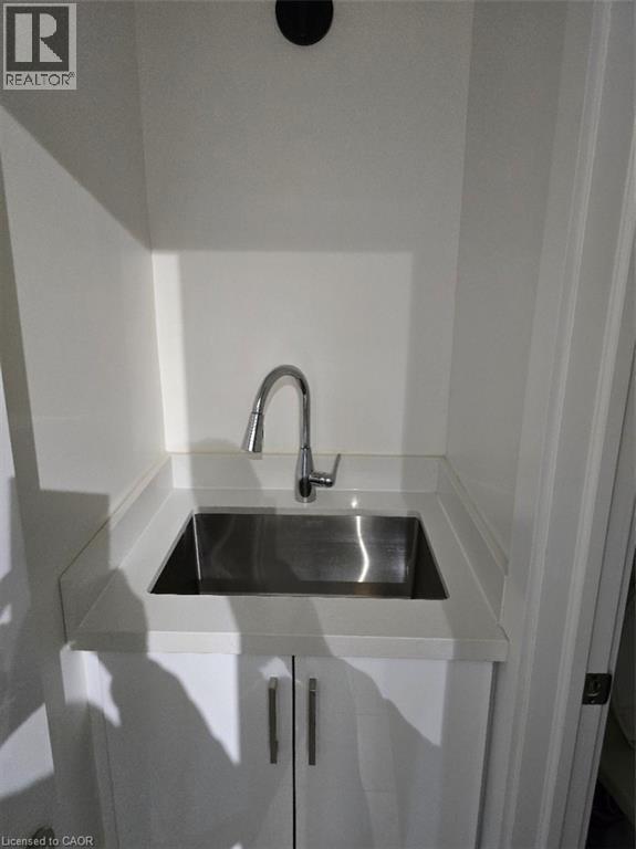 Wash counter - 291 Main Street W, Hamilton, ON