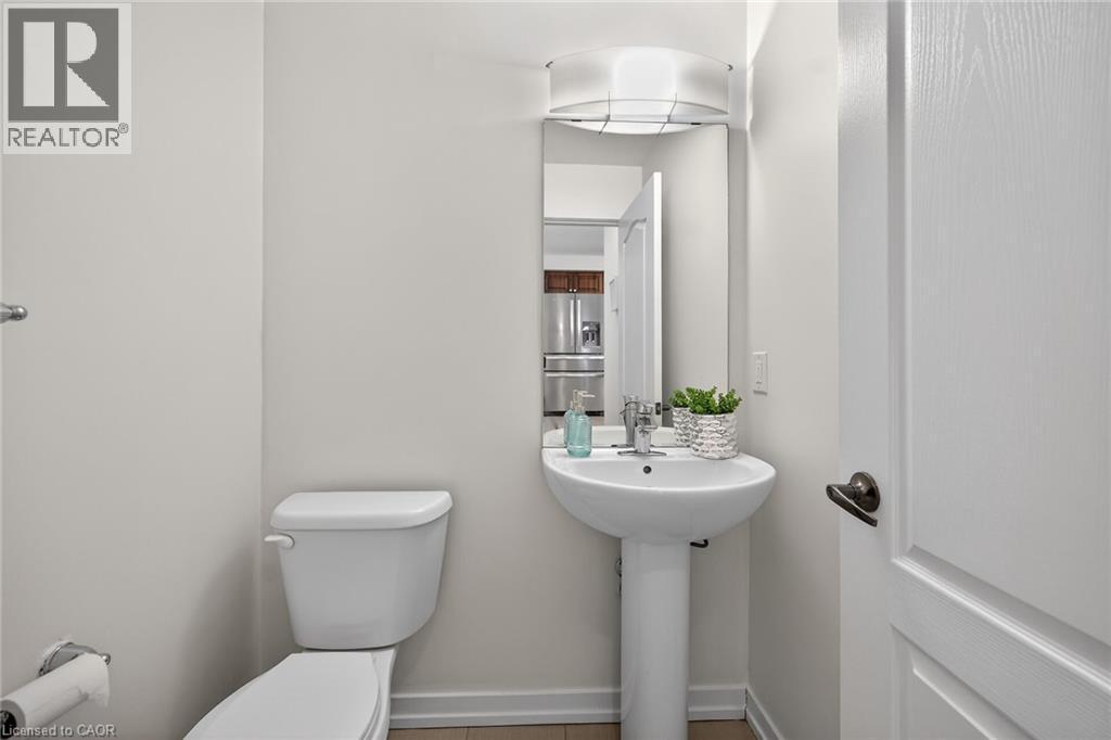9 Hedges Crescent, Hamilton, ON - Indoor Photo Showing Bathroom