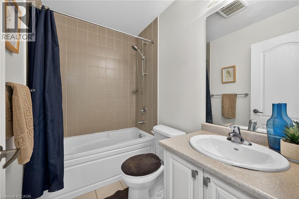 9 Hedges Crescent, Hamilton, ON - Indoor Photo Showing Bathroom