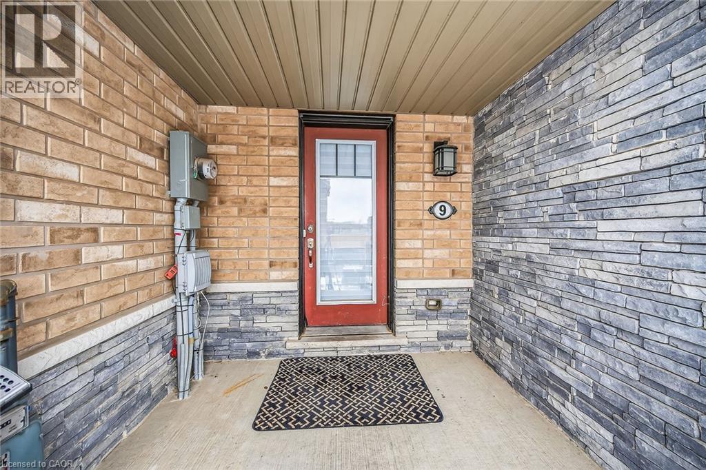 9 Hedges Crescent, Hamilton, ON - Outdoor With Exterior