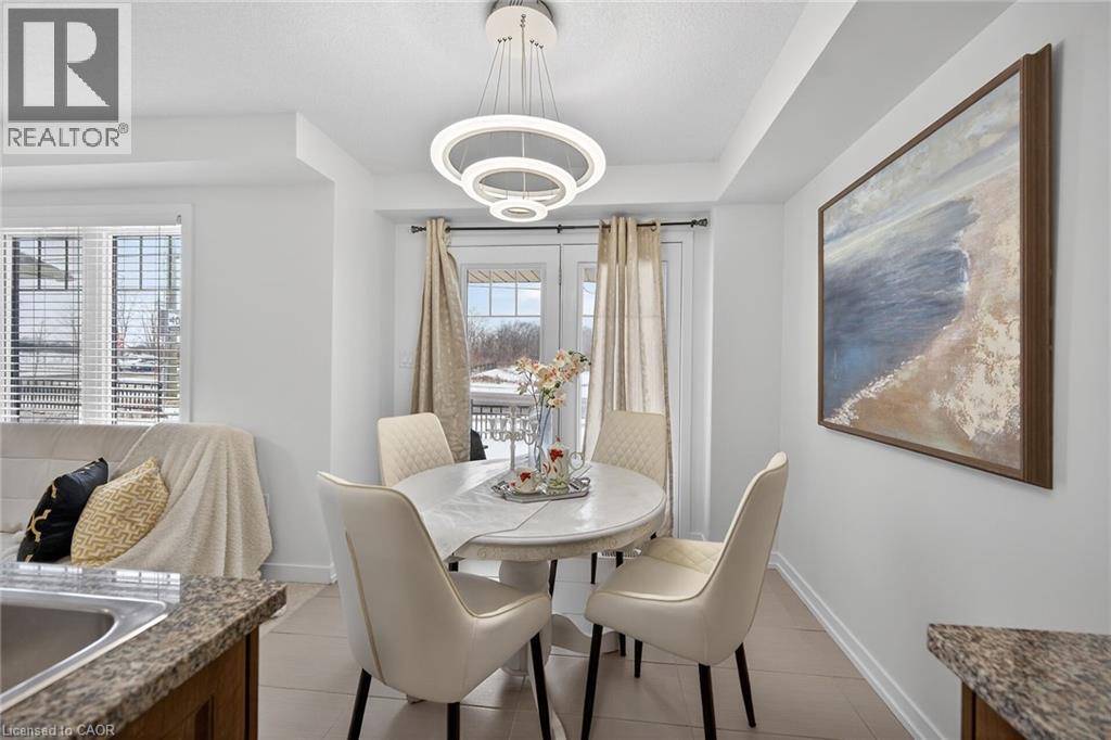 9 Hedges Crescent, Hamilton, ON - Indoor Photo Showing Dining Room