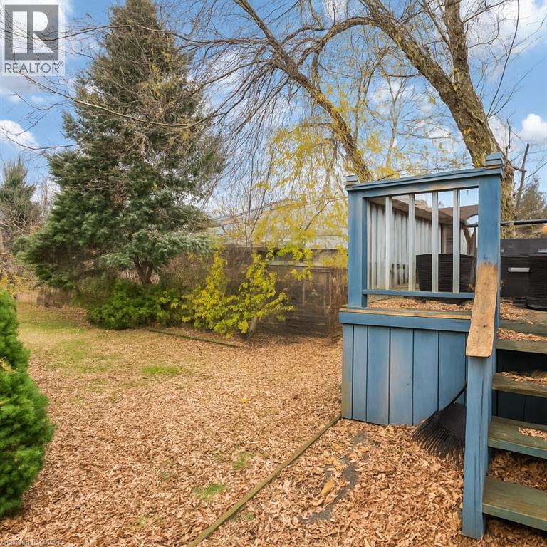View of yard with a wooden deck - 99 East 36Th Street, Hamilton, ON - Outdoor