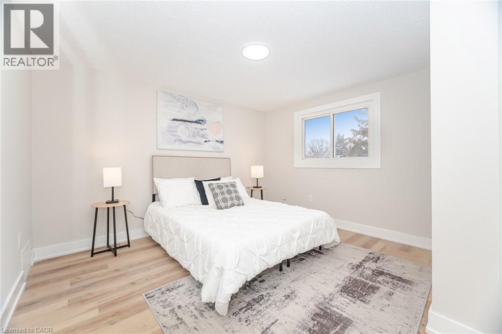26 Graywood Road, Hamilton, ON - Indoor Photo Showing Bedroom