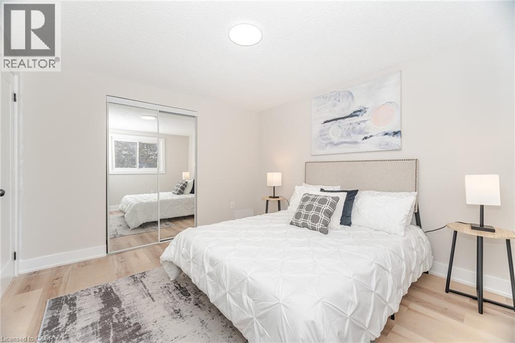 26 Graywood Road, Hamilton, ON - Indoor Photo Showing Bedroom