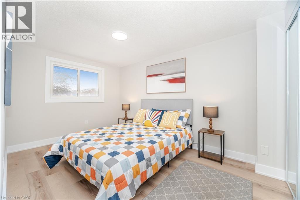 26 Graywood Road, Hamilton, ON - Indoor Photo Showing Bedroom