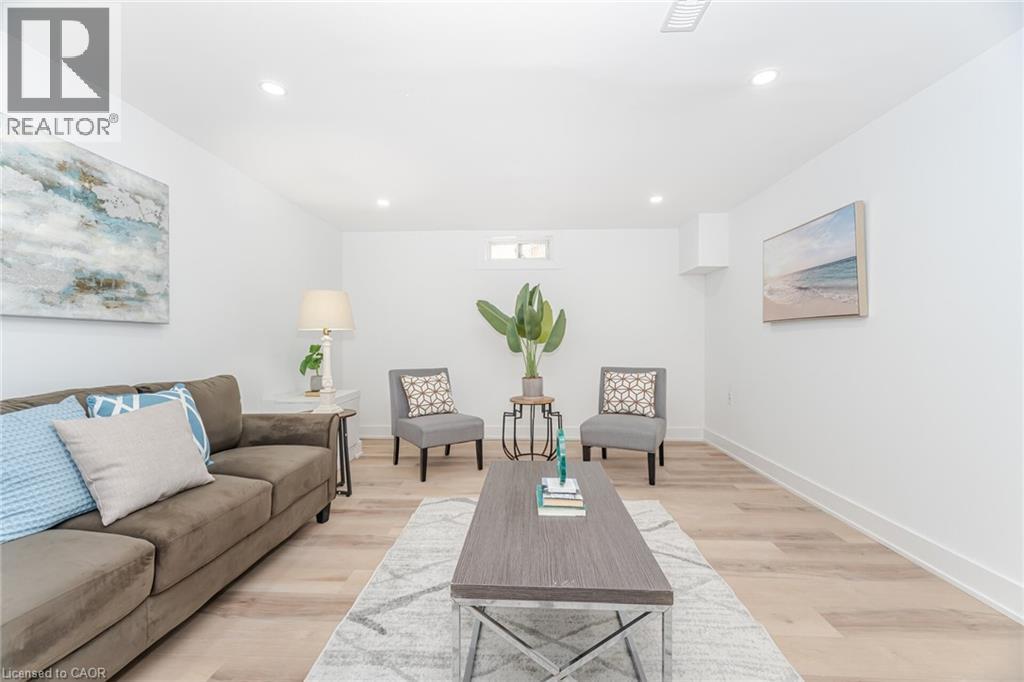 26 Graywood Road, Hamilton, ON - Indoor Photo Showing Living Room