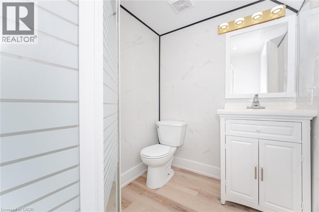 26 Graywood Road, Hamilton, ON - Indoor Photo Showing Bathroom