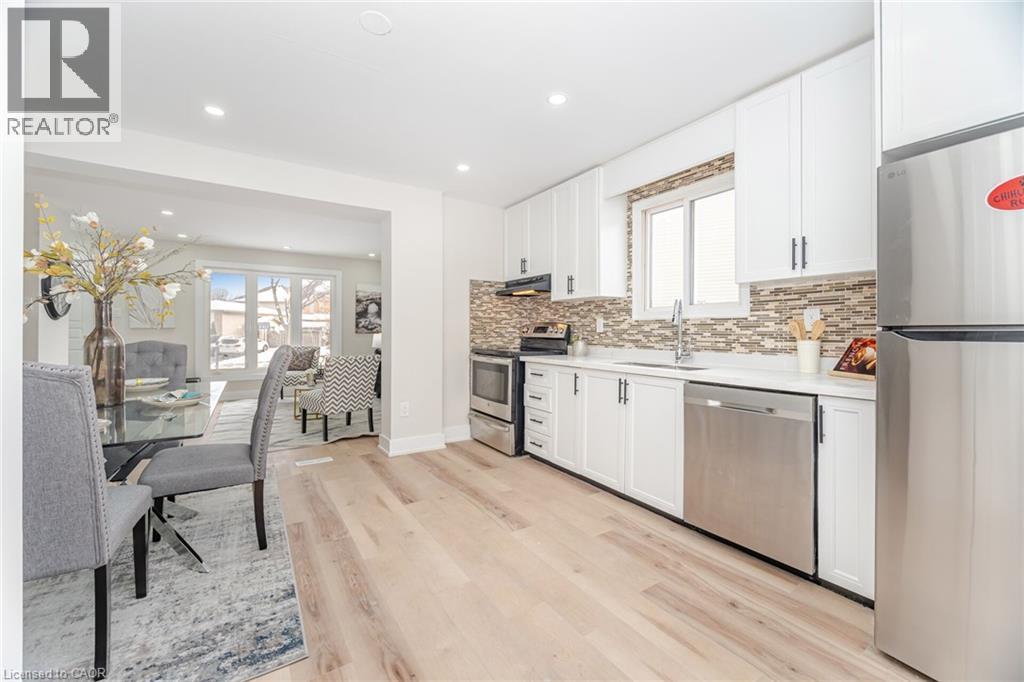 26 Graywood Road, Hamilton, ON - Indoor Photo Showing Kitchen
