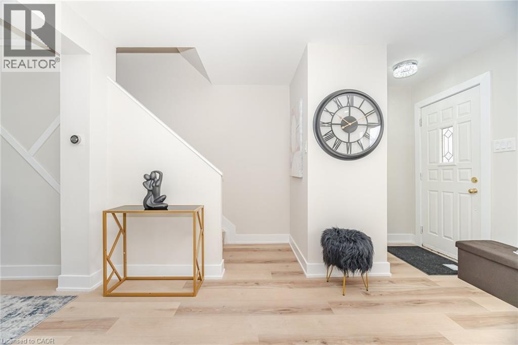 26 Graywood Road, Hamilton, ON - Indoor Photo Showing Other Room