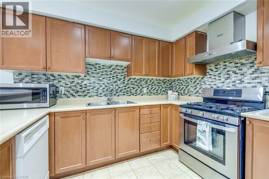 4084 Kryzan Drive, Burlington, ON - Indoor Photo Showing Kitchen With Double Sink