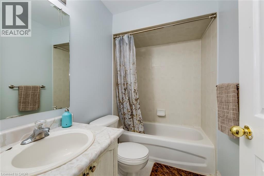 4084 Kryzan Drive, Burlington, ON - Indoor Photo Showing Bathroom