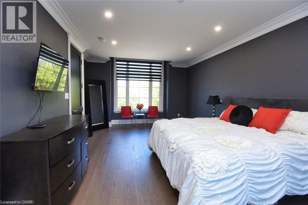 68 Mountain Brow Boulevard, Hamilton, ON - Indoor Photo Showing Bedroom