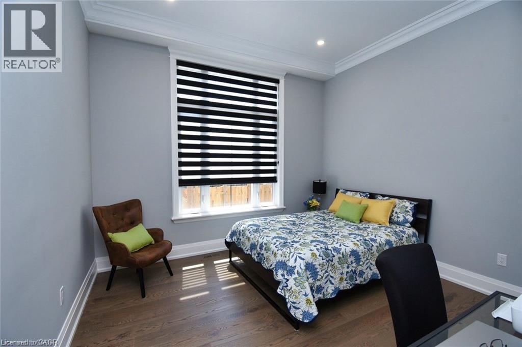 68 Mountain Brow Boulevard, Hamilton, ON - Indoor Photo Showing Bedroom