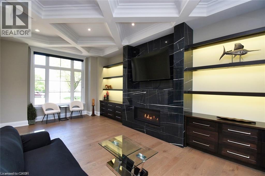 68 Mountain Brow Boulevard, Hamilton, ON - Indoor Photo Showing Living Room