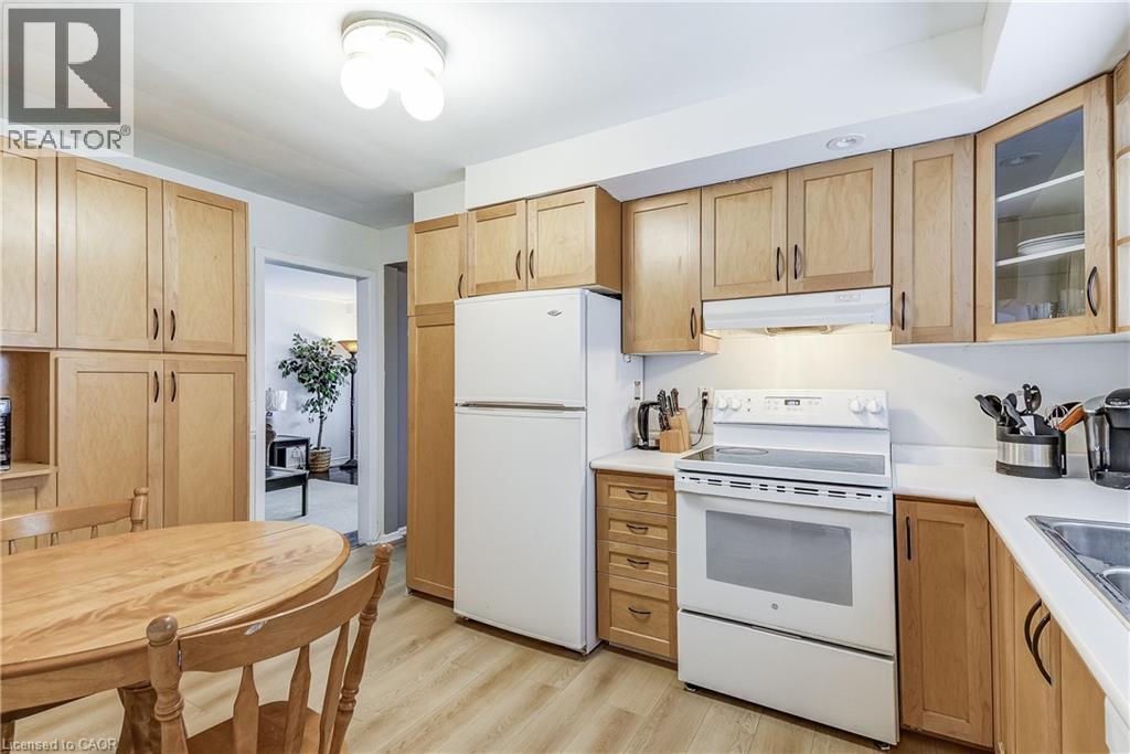 2145 Sandringham Drive, Burlington, ON - Indoor Photo Showing Kitchen